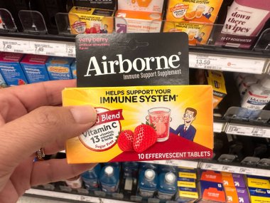 Plymouth, Minnesota - 30 Temmuz 2023: Airborne İmmün Destek İlaçları