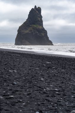 Reynisfjara sahilindeki güzel deniz yığınları.
