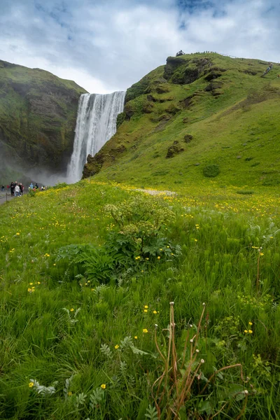 Skogafoss瀑布 冰岛环路南岸受欢迎的旅游胜地 — 图库照片
