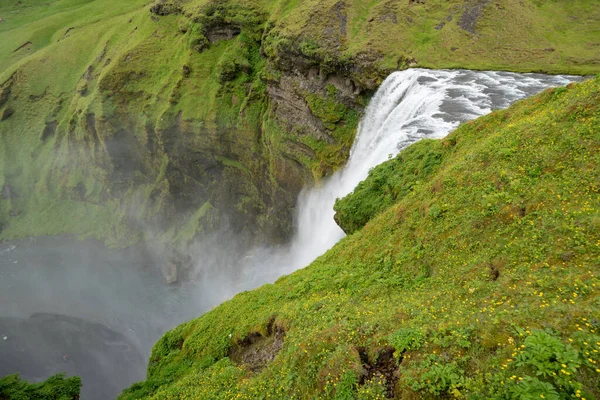 冰岛著名的Skogafoss瀑布的俯瞰 — 图库照片