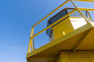 Deniz feneri, Reykjavik İzlanda limanında şirin sarı bir deniz feneri.