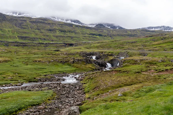Красивые Пейзажи Водопады Горы Исландии Горной Дороге Эгильштадира Сейдисфьорда — стоковое фото
