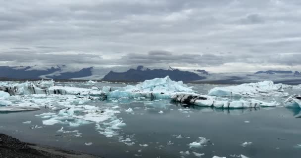 Jokulsarlon Lago Lagoa Glacial Islândia Pedaços Icebergs Azuis Paisagem Fria — Vídeo de Stock