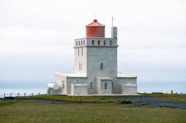 Güney İzlanda 'daki Dyrholaey Deniz Feneri, Vik yakınlarında.