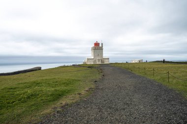 Dyrholaey deniz feneri, İzlanda 'da bulutlu bir günde