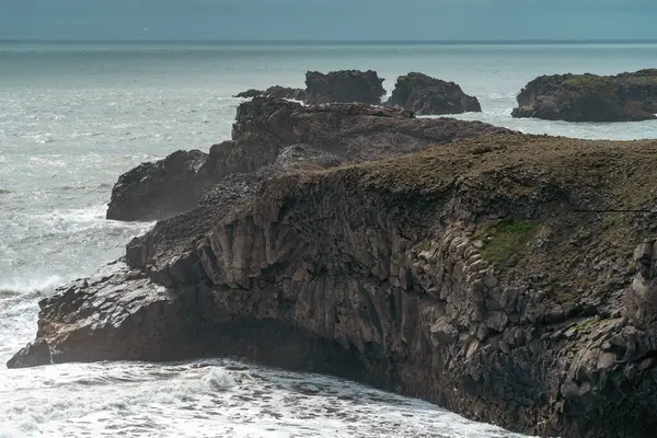 Grande Pile Roches Marines Dyrholaey Islande Près Vik — Photo