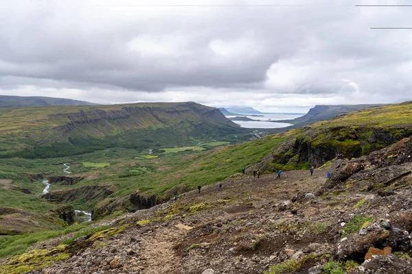 Senderistas Identificables Vasta Sección Del Sendero Cascada Glymur Islandia Fotos De Stock