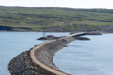 İzlanda 'nın uzak Westfiyordları' ndan geçiyor. 60. Yol 'da yeni köprü inşa ediliyor