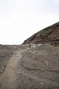 Skaftafellsjokull, İzlanda - 7 Temmuz 2023: Yaz boyunca İzlanda 'daki Skaftafell buzuluna giden yol