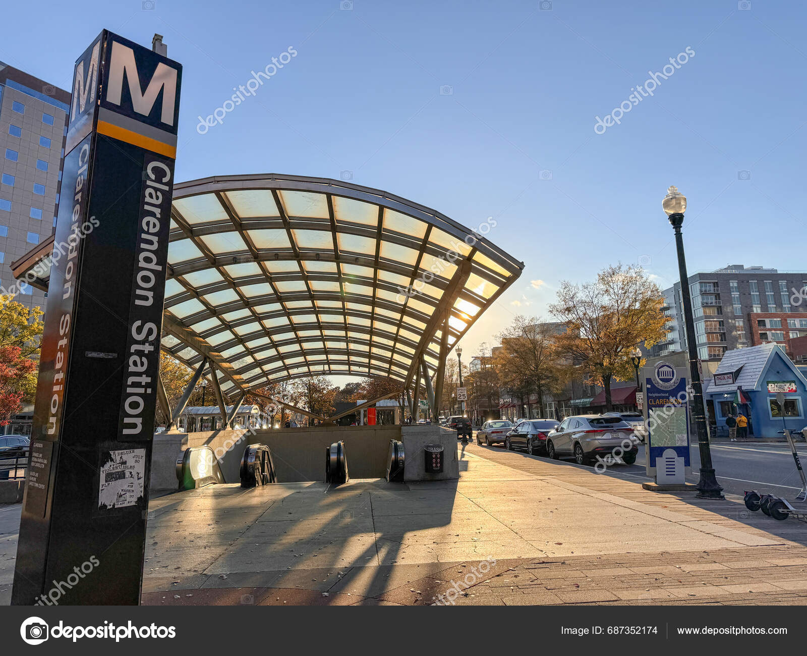 Arlington Virginia November 2023 Clarendon Metro Station Part Metro