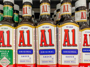 Viyana, Virginia - 13 Kasım 2023: A1 Biftek Sosu bir süpermarkette satışta