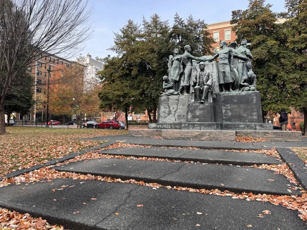 Washington, DC - 2 Aralık 2023 Samuel Gompers Anıt Parkı heykeli, Mt. Vernon Meydanı, Kolombiya Bölgesi ABD