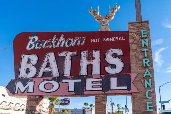 stock image Mesa, Arizona - December 14, 2023: Famous abandoned Buckhorn Baths motel and vintage neon sign, a local landmark