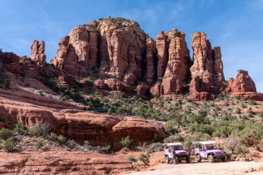 Sedona, Arizona - 10 Mart 2024 Sedona Arizona 'da Pembe Jeep turları