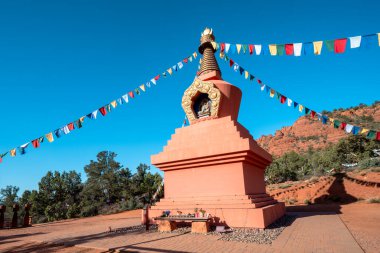 Amitabha Stupa Budist Tapınağı Parkı - Sedona, Arizona 'da güneşli bir günde