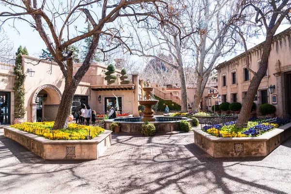 stock image Sedona, Arizona - March 10, 2024: Shoppers browse through the galleries and shops of Tlaquepaque