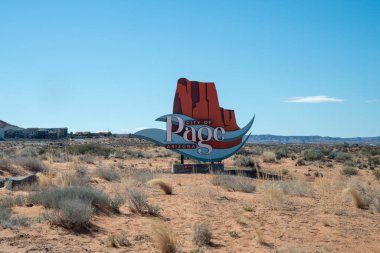 Page, Arizona - 8 Mart 2024: ABD-89 sayfasındaki Arizona tabelasına hoş geldiniz