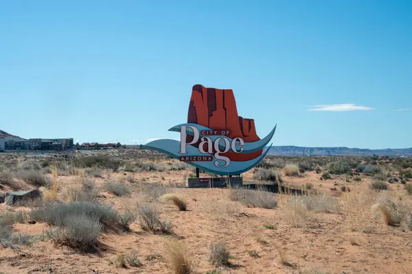 Page, Arizona - 8 Mart 2024: ABD-89 sayfasındaki Arizona tabelasına hoş geldiniz