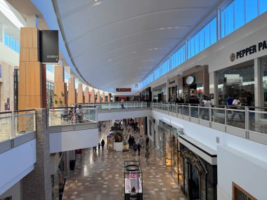 Chandler, Arizona - 3 Mart 2024 Chandler Moda Merkezi Alışveriş Merkezi içinde