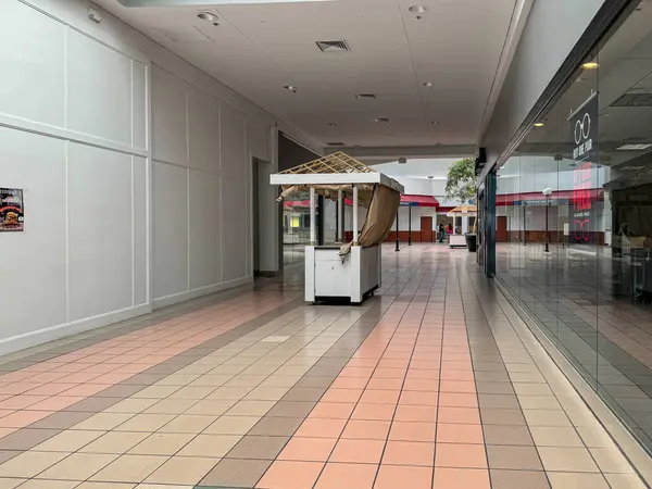 stock image Temple, Texas - June 23, 2024: Inside the nearly empty Temple Mall