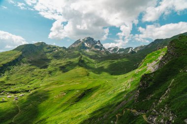 İsviçre 'de İsviçre Alplerinde Grindelwald' ın İlk Uçurum Yürüyüşü