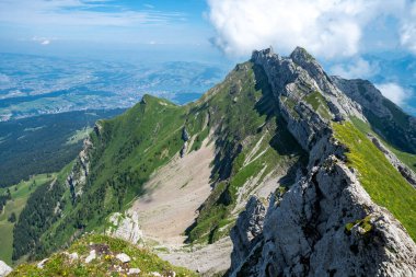 İsviçre Alp Dağları 'nın yaz manzarası İsviçre, Lucerne 'de Pilatus - Tomlishorn Zirvesi