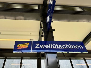 Zweilutschinen, İsviçre - 23 Temmuz 2024: Bernese Oberland İsviçre Alpleri 'ndeki zweilutschinen tren istasyonu