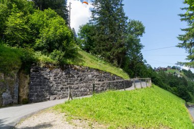 İsviçre 'de Murren' den Gimmelwald Köyü 'ne yürüyüş parkurunda yürüdüm.