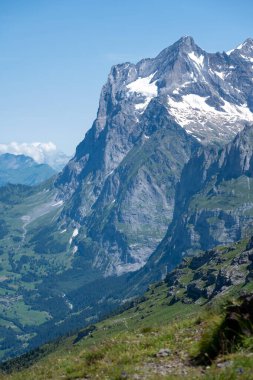 İsviçre 'deki Eiger Trali' den kuzeye bakan Eiger Dağı manzarası
