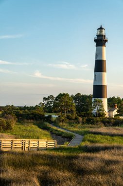 Bodie Adası Deniz feneri, alacakaranlıkta altın saat, Outer Banks, Kuzey Carolina.