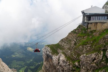 İsviçre - Pilatus 'un tepesine giden kablo araba