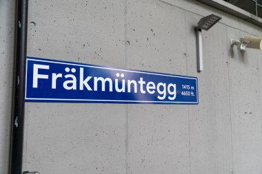 Pilatus Dağı 'ndaki Frakmuntegg merkez istasyonundan Kreins gondoluna. Turistler kızak kullanabilir ya da macera parkından zevk alabilirler.