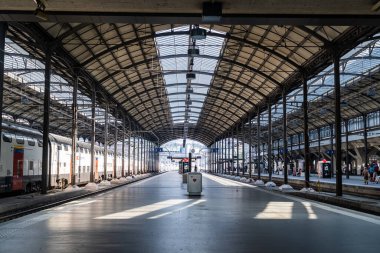 Lucerne, İsviçre - 19 Temmuz 2024 Lucerne ana tren istasyonunda