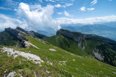 İsviçre Alp Dağları 'nın yaz manzarası Pilatus Lucerne, İsviçre 'de