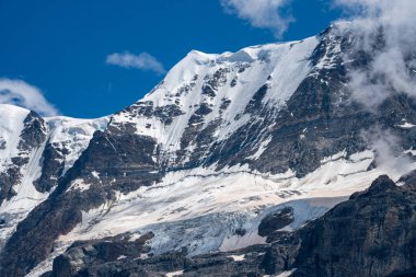 İsviçre 'deki buzullar - Berner Oberland, Eiger dağı zirvesi, Gimmewald, İsviçre Alplerinde görüldüğü gibi