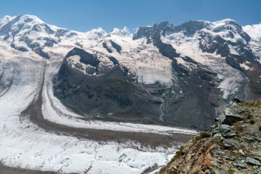 Gornergrat 'taki Gorner Buzulu Nehir benzeri buzulun yakınına Zermatt İsviçre