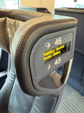 Deustche Bahn Alman treni için ayrılmış koltuk bildirimi işareti