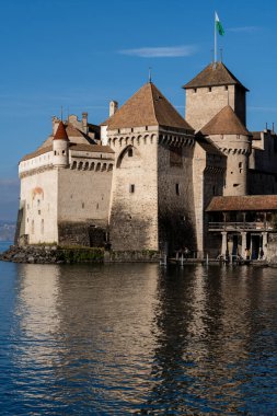 Chillon Şatosu veya Chillon Şatosu İsviçre 'nin Montreux kenti yakınlarındaki Cenevre Gölü' nde bulunan bir ada şatosudur.