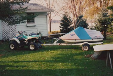 1999 - Minnesota: Bir karavanda Polaris TrailBoss ATV tarafından çekilen Kawasaki jet ski klasik bir taramadır ve kusurları olabilir
