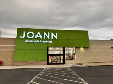 Rockford, Illinois - 19 Mart 2025 Joann Kumaş ve Esnaf Mağazası 'nın kapanışı için imza atın, tüm mağazalar kapanacak.