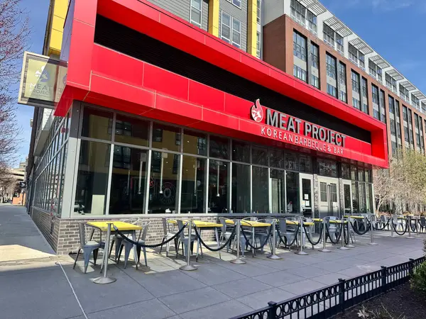 Viyana, Virginia - 12 Mart 2025: Et Projesi Kore Barbekü ve Bar Restoranı