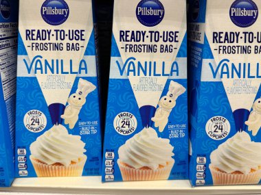 Plymouth, Minnesota - 3 Nisan 2025: Pillsbury Vanilyalı Kek Şekerleme Torbası Kullanmaya Hazır