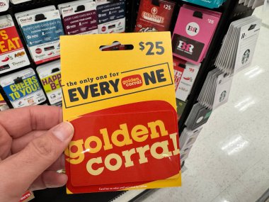 Plymouth, Minnesota - 3 Nisan 2025: Golden Corral açık büfe restoran hediye kartı