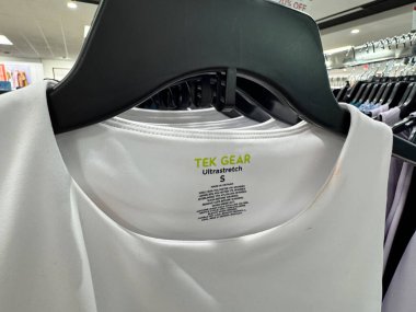 Plymouth, Minnesota - 3 Nisan 2025: Tek Gear Kohls atletik giyim markası, spor modası