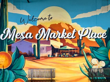 Mesa, Arizona - 13 Nisan 2025: Mesa Market Swap Meet ve Bit Pazarına hoş geldiniz tabelası
