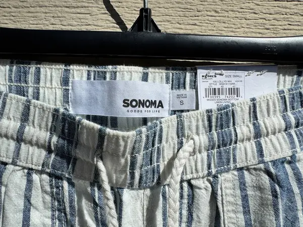 Yeni Umut, Minnesota - 5 Nisan 2025: Sonoma Goods for Life Kohls mağazası giyim mağazası logosu