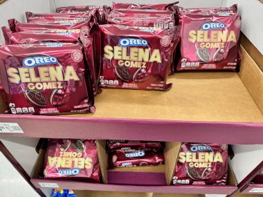 Forest Lake, Minnesota - 15 Haziran 2025: Selena Gomez Oreos kurabiyelerini satışa çıkardı