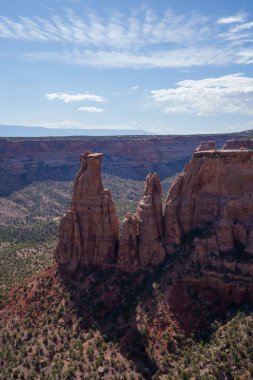 Grand Junction yakınlarındaki Colorado Ulusal Anıtı 'ndaki Kanyon manzarası