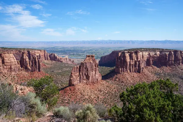 Grand Junction yakınlarındaki Colorado Ulusal Anıtı 'nın göz kamaştırıcı manzarası