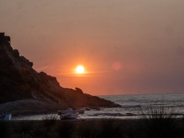 Adriyatik Denizi 'nde gün batımı. Arnavutluk